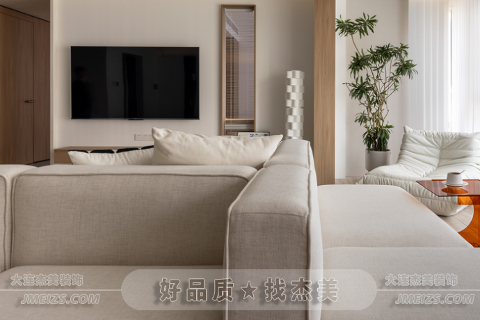 1689172645663248.png 大連裝修潮流趨勢之現(xiàn)代簡約案例賞析典雅素凈溫潤空間4.png