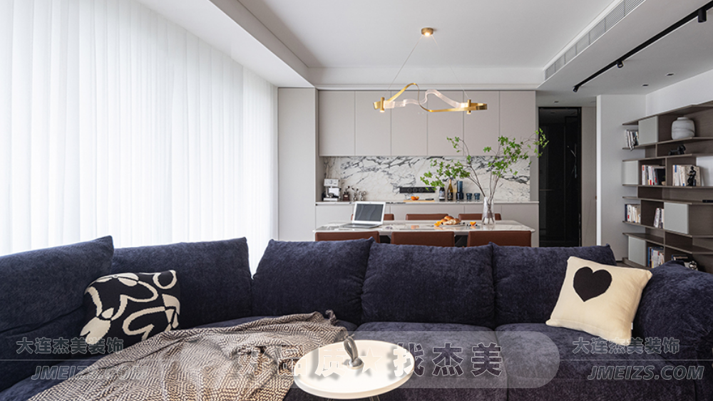 大連裝修潮流趨勢(shì)之現(xiàn)代簡(jiǎn)約案例實(shí)拍通透開闊場(chǎng)景多樣5.png